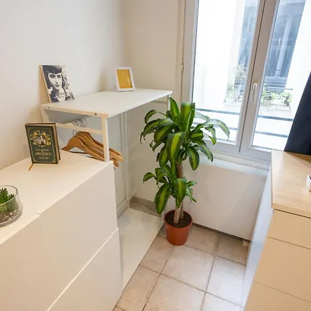 Joli Petit Renove Au Quartier Montorgueil Centre ! Paris